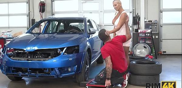  RIM4K. After a hard shift in the garage, man receives amazing rimjob